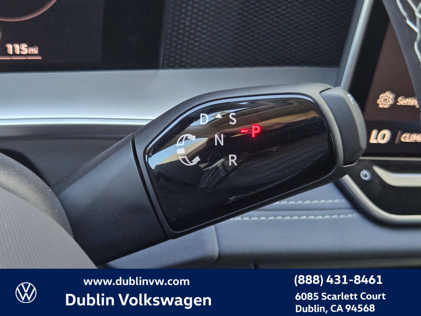 New 2026 Volkswagen Tiguan SE FWD image 17