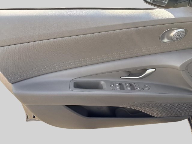Used 2023 Hyundai Elantra SEL FWD image 18