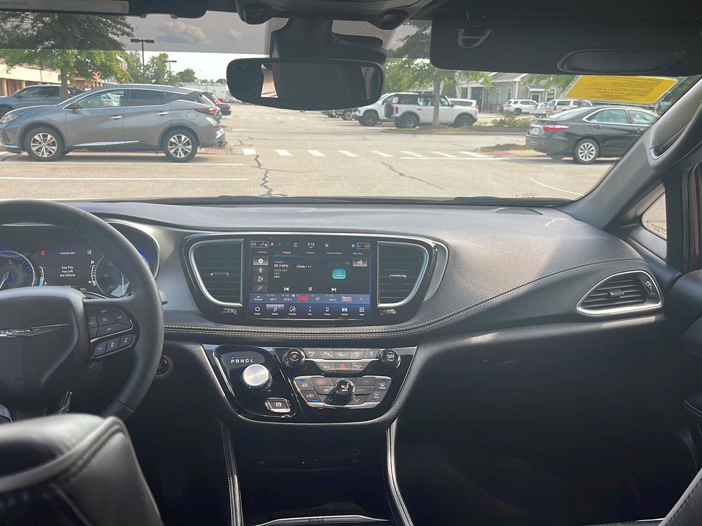 Used 2023 Chrysler Pacifica Limited w/ Uconnect Theater Family Group AWD/4WD image 27
