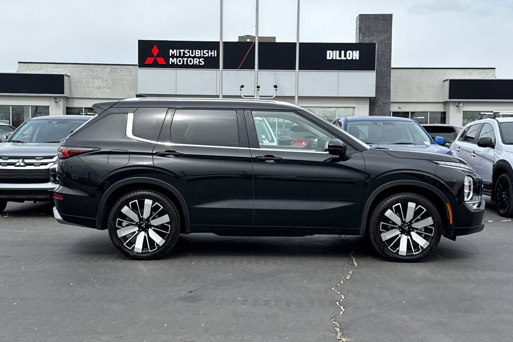 Used 2025 Mitsubishi Outlander SEL AWD/4WD image 3