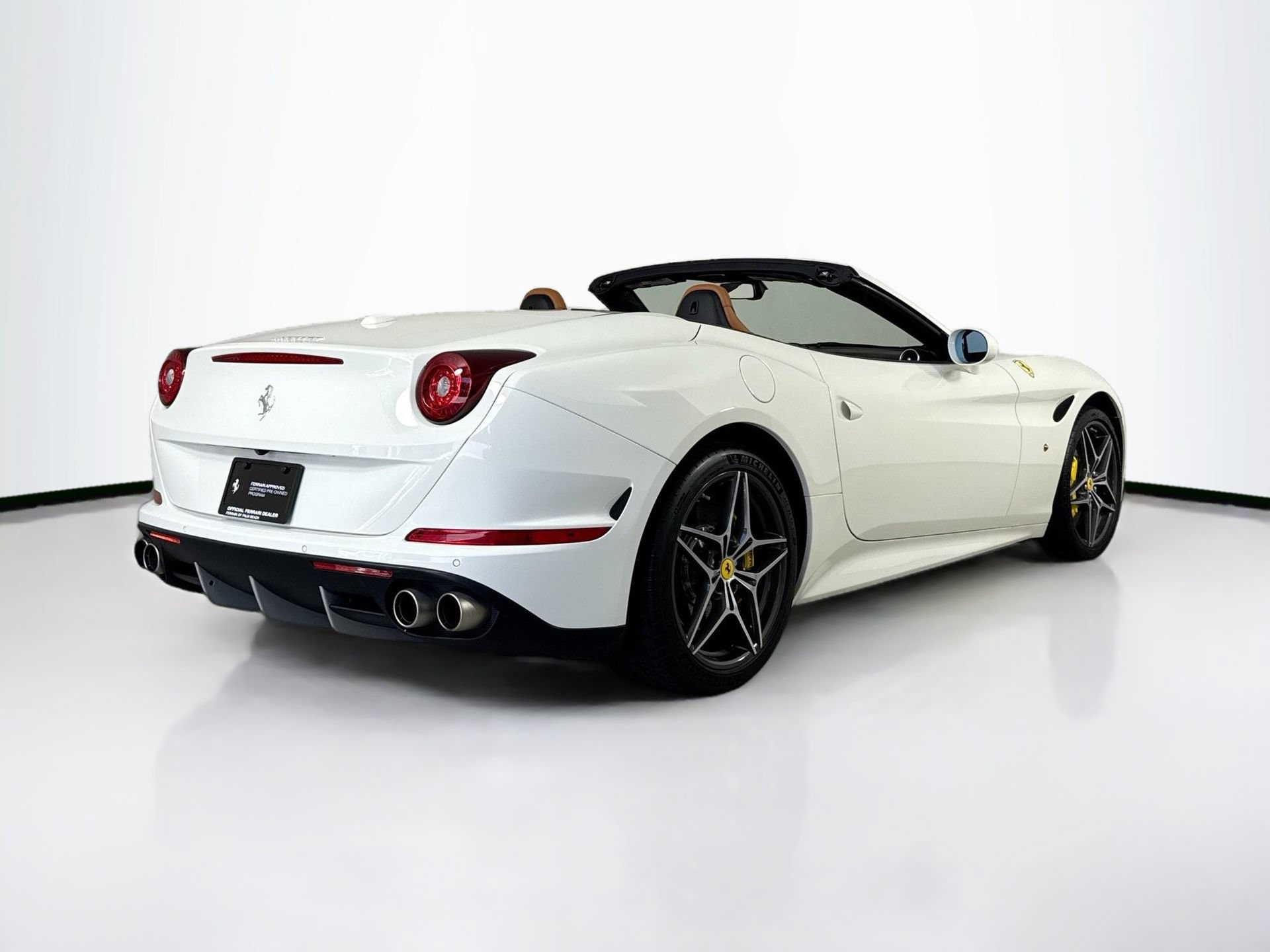 Certified 2017 Ferrari California T RWD image 7
