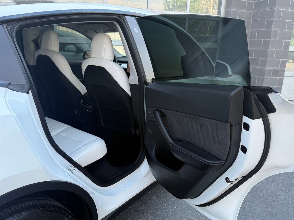 Used 2022 Tesla Model Y Long Range AWD/4WD image 33