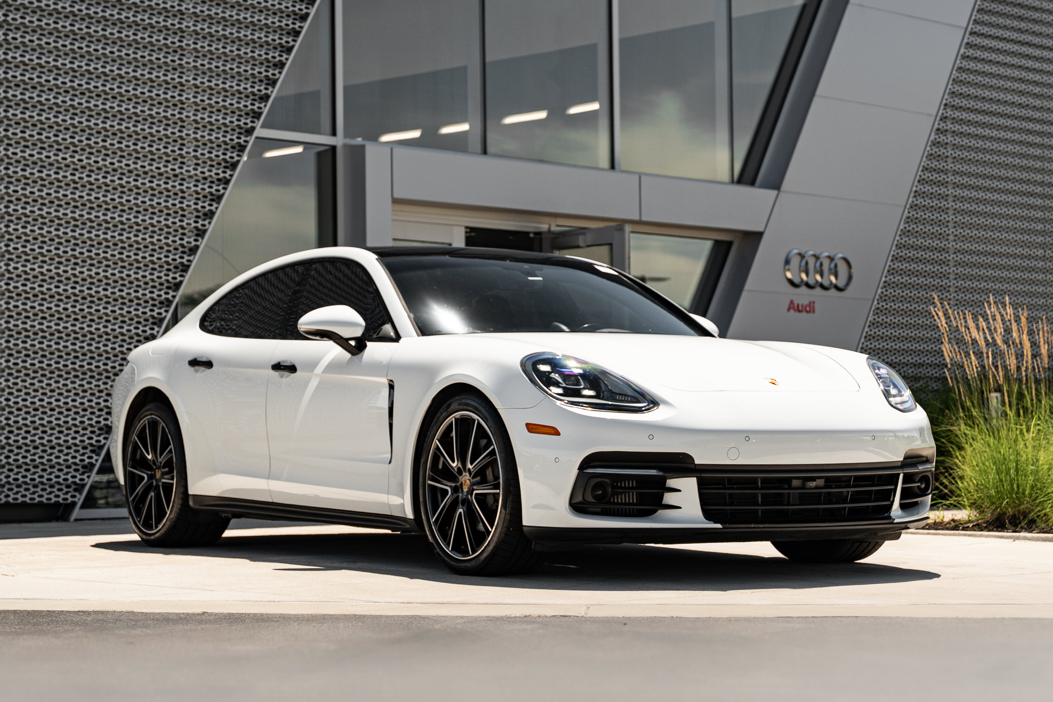 Used 2018 Porsche Panamera 4S AWD/4WD image 1