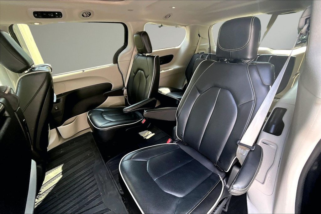 Used 2023 Chrysler Pacifica Limited w/ Uconnect Theater Family Group AWD/4WD image 22