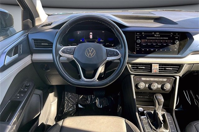 Used 2024 Volkswagen Taos SE image 8