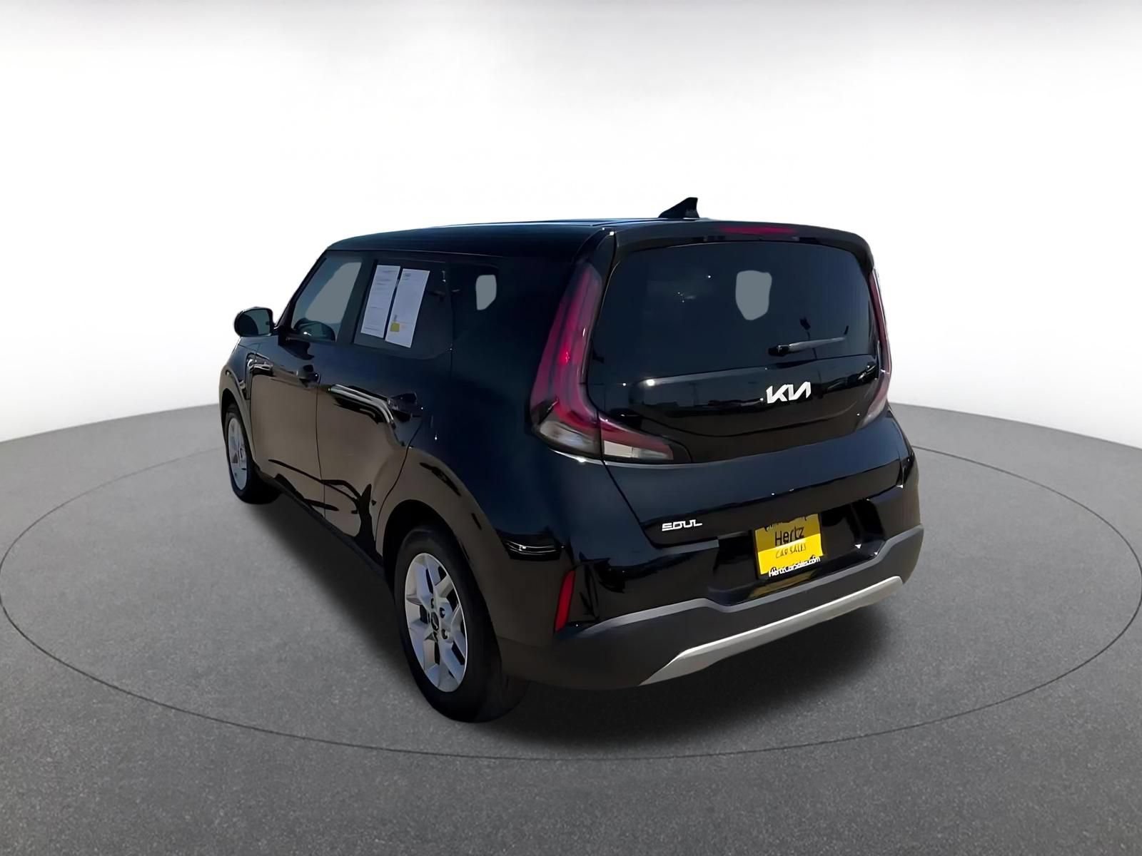 Used 2025 Kia Soul LX w/ LX Technology Package FWD image 9