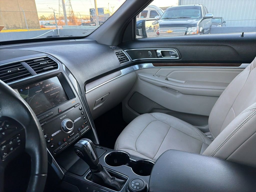 Used 2019 Ford Explorer Limited w/ Class III Trailer Tow Package image 18