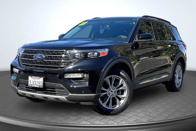 Certified 2023 Ford Explorer XLT w/ Equipment Group 202A AWD/4WD image 1
