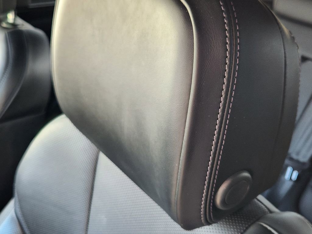 Used 2023 Porsche Macan image 13