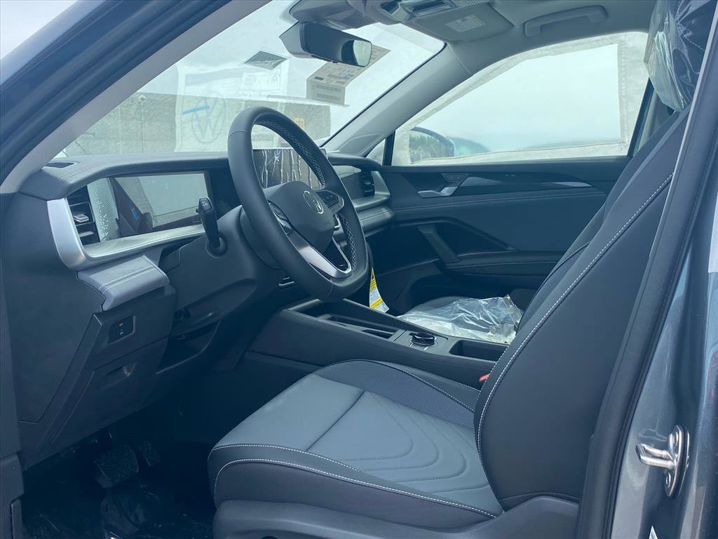 New 2026 Volkswagen Tiguan SE FWD image 2