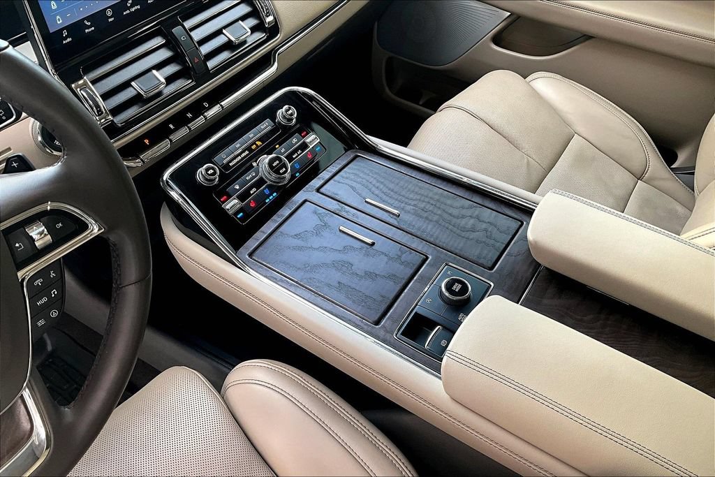 Used 2024 Lincoln Navigator Reserve AWD/4WD image 18