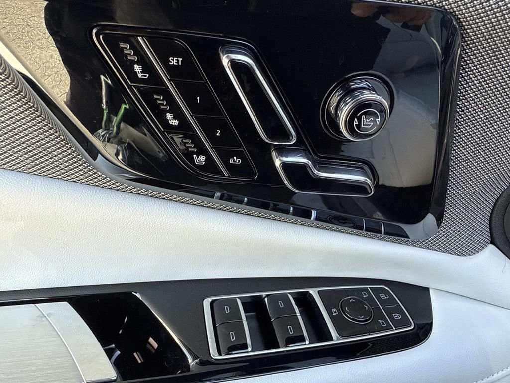 New 2026 Cadillac Optiq Luxury 2 image 19