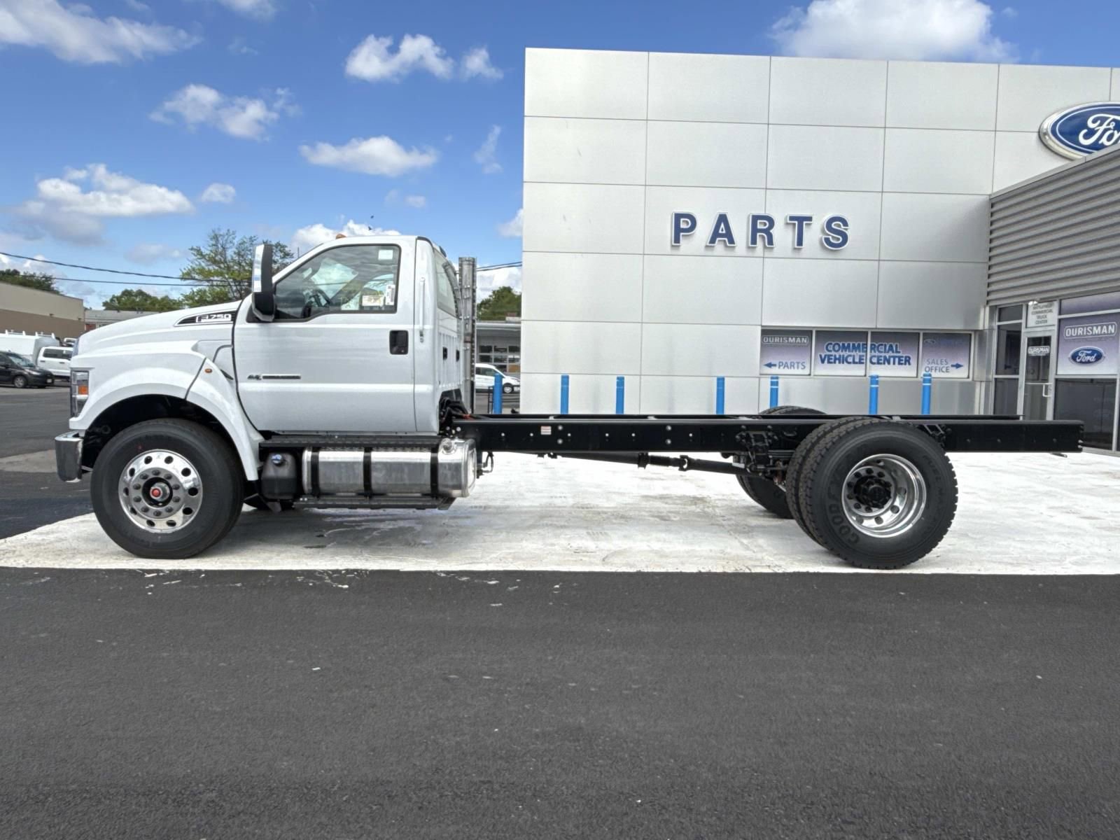 New 2027 Ford F750 2WD Regular Cab Super Duty image 6