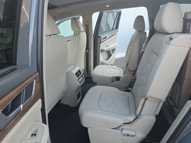 Used 2026 Volkswagen Atlas SE AWD/4WD image 16
