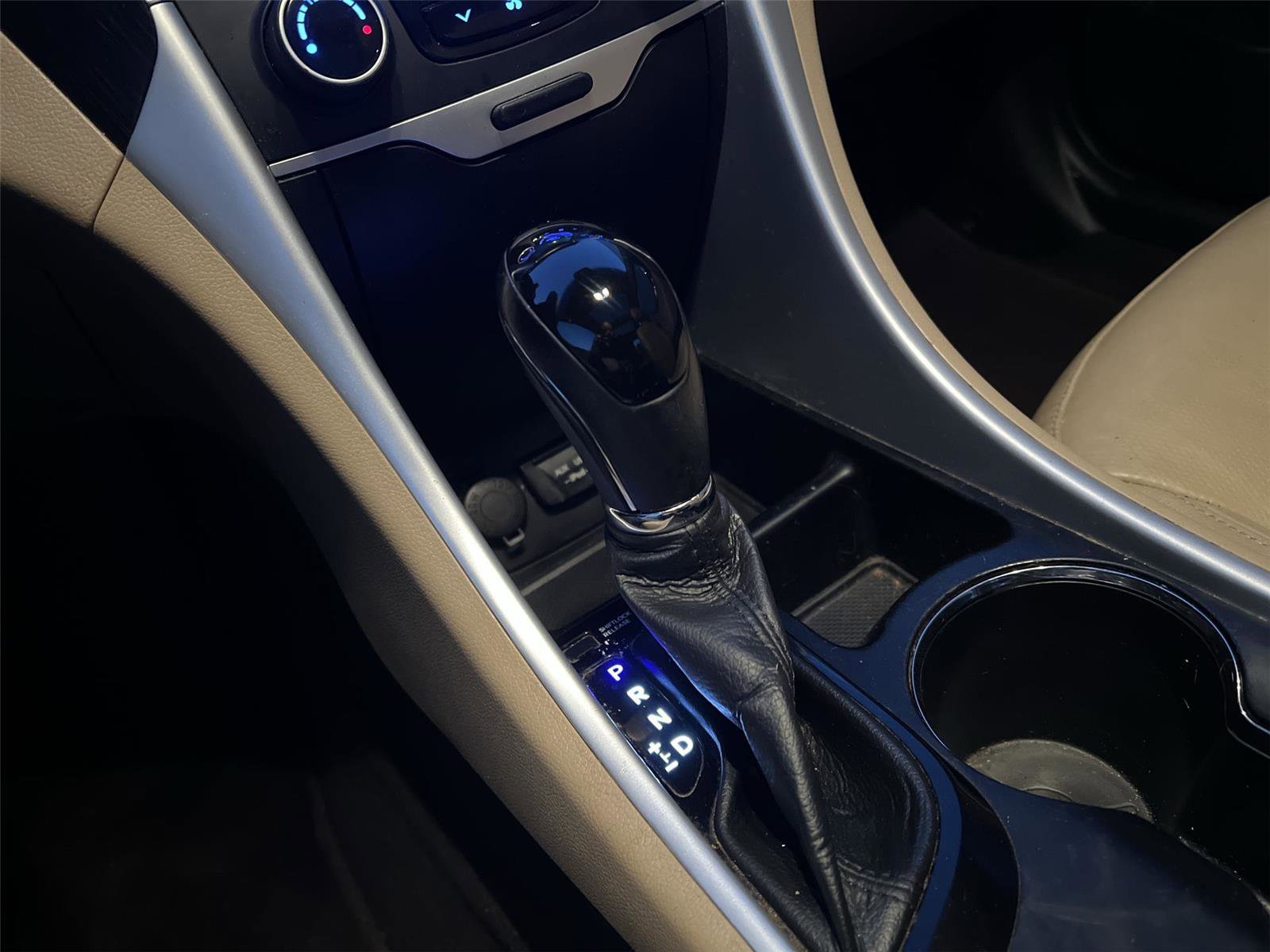 Used 2012 Hyundai Sonata Limited w/ Navigation Pkg image 18