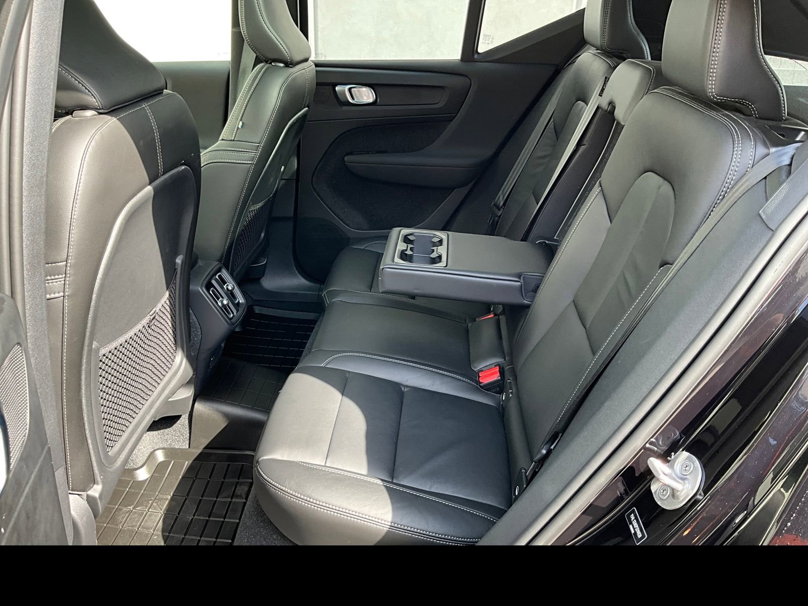 Certified 2023 Volvo XC40 B5 Plus w/ Driver Assist Package AWD/4WD image 10