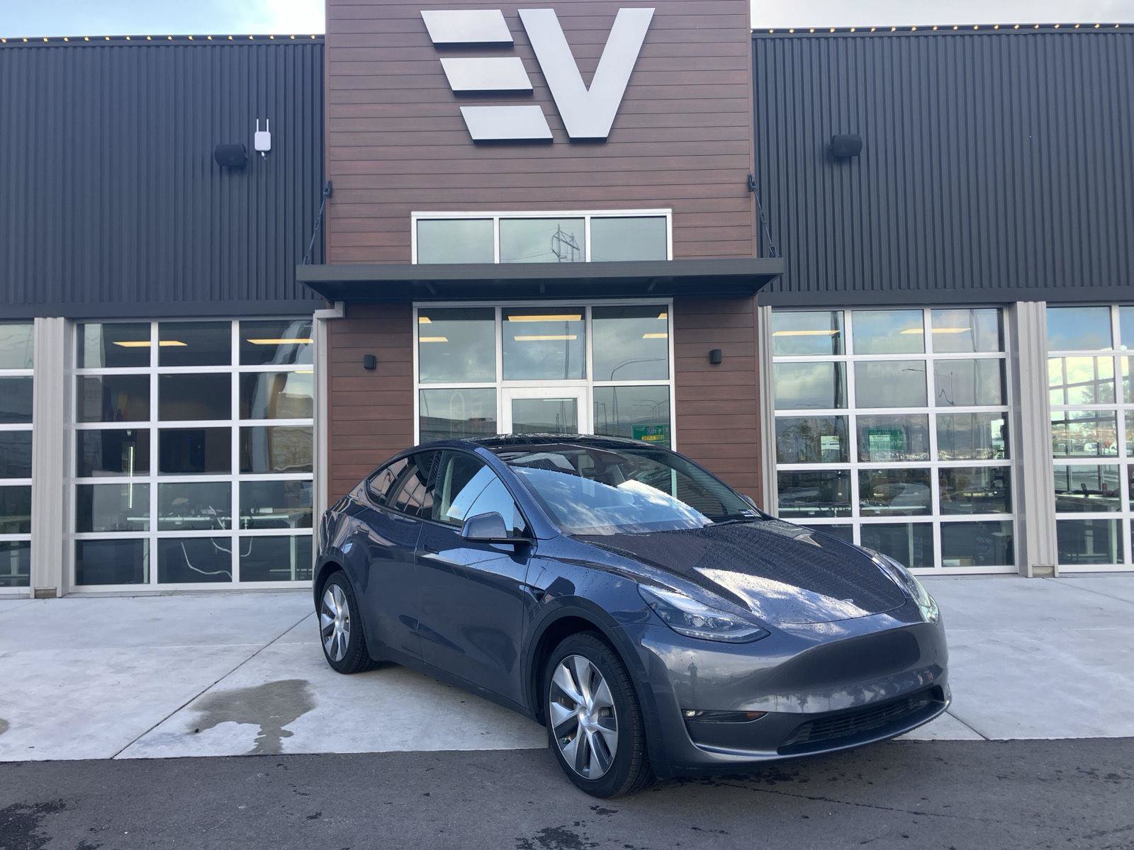 Used 2023 Tesla Model Y 2WD image 1