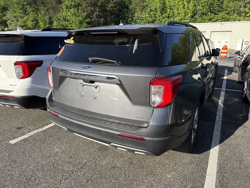 Used 2022 Ford Explorer XLT w/ Equipment Group 202A AWD/4WD image 16