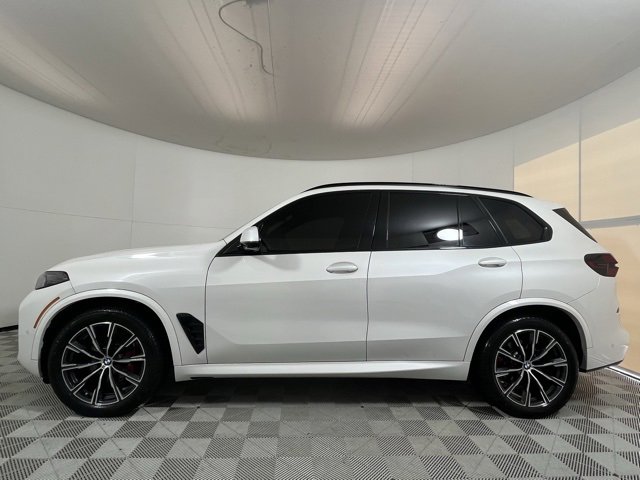Used 2024 BMW X5 xDrive40i w/ M Sport Package image 4