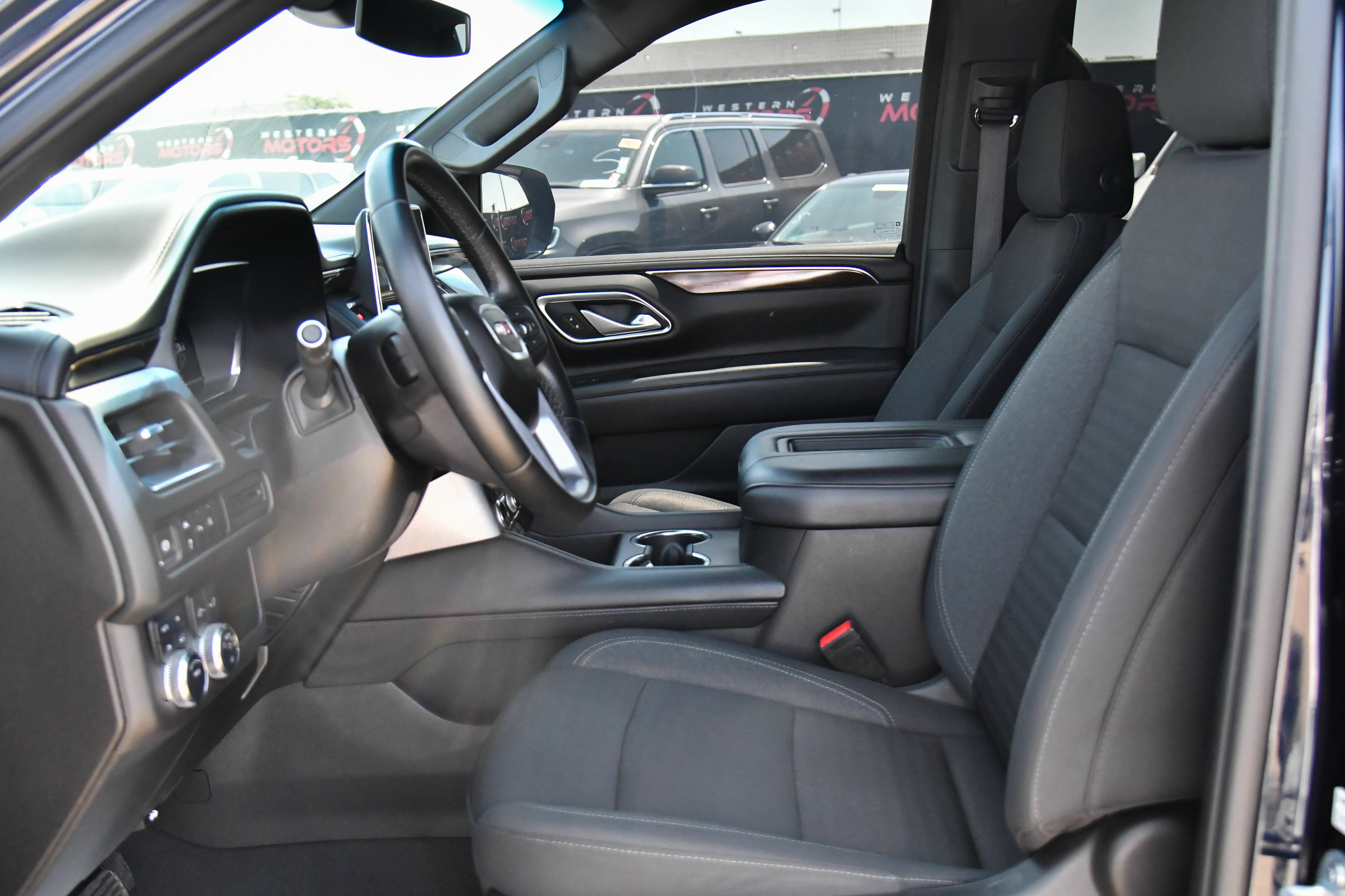 Used 2024 GMC Yukon SLE AWD/4WD image 17