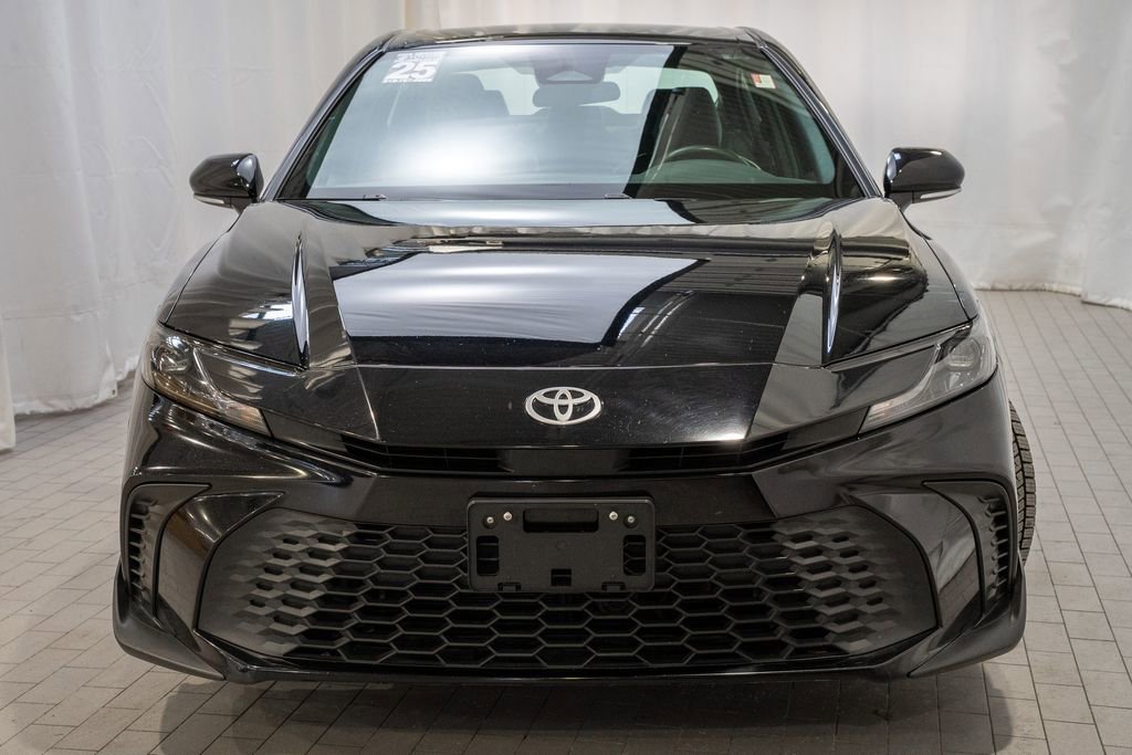 Used 2025 Toyota Camry SE image 2