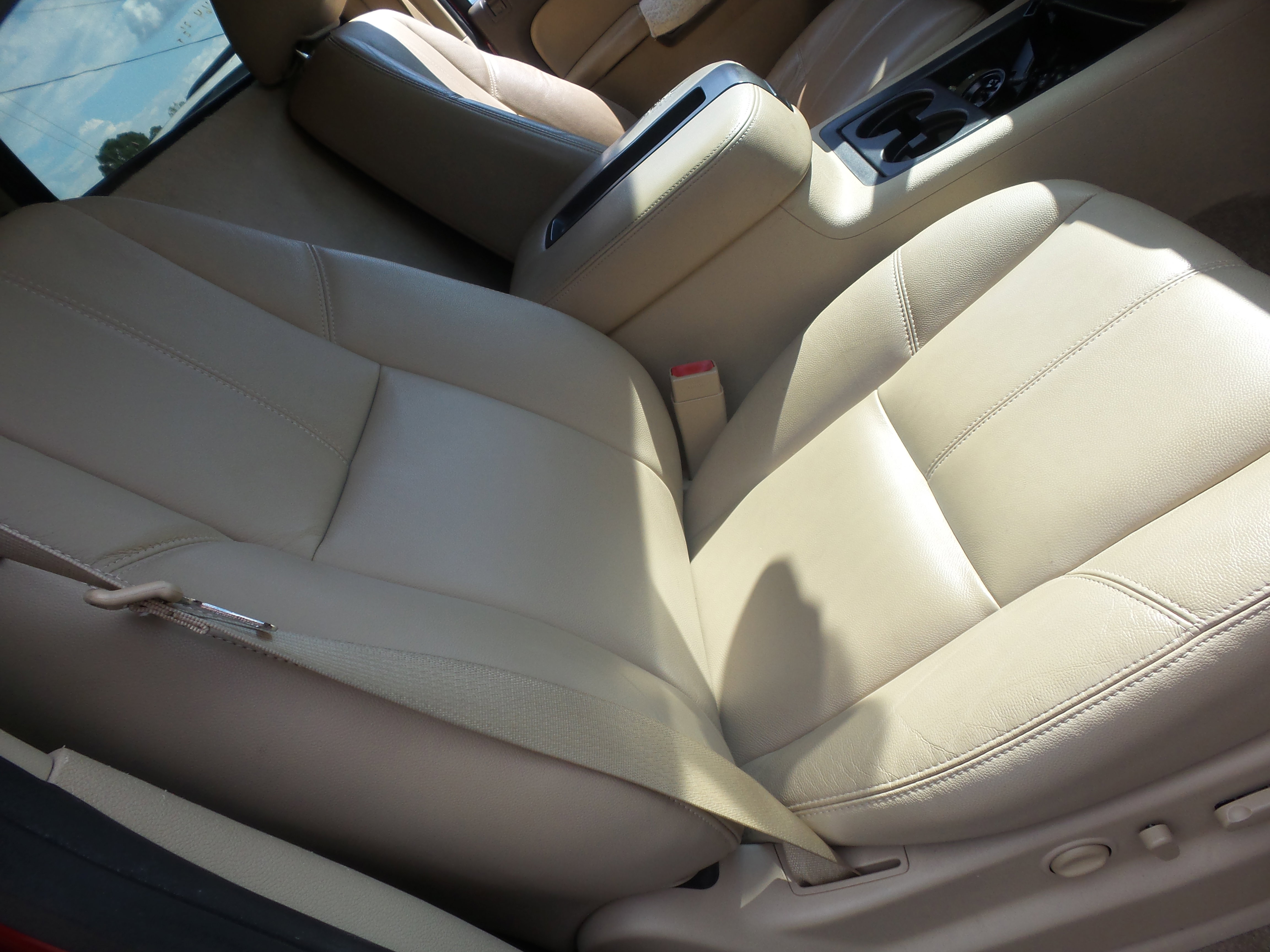 Used 2013 GMC Yukon SLT w/ SLT Chrome Package image 24