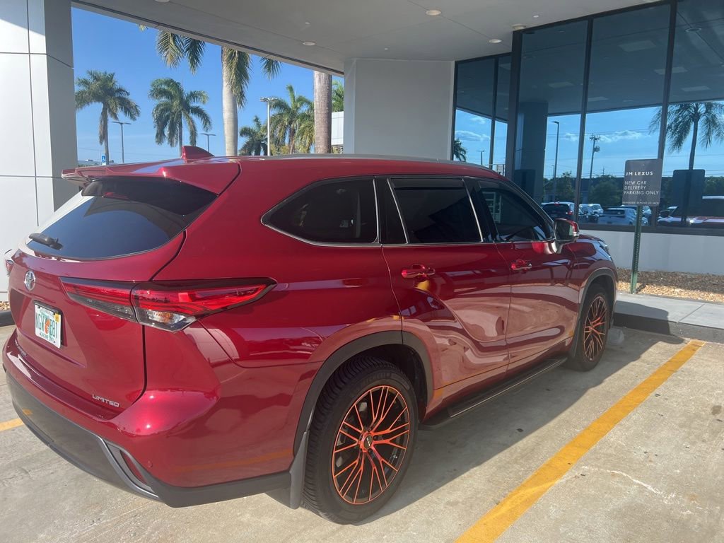 Used 2020 Toyota Highlander Limited FWD image 11