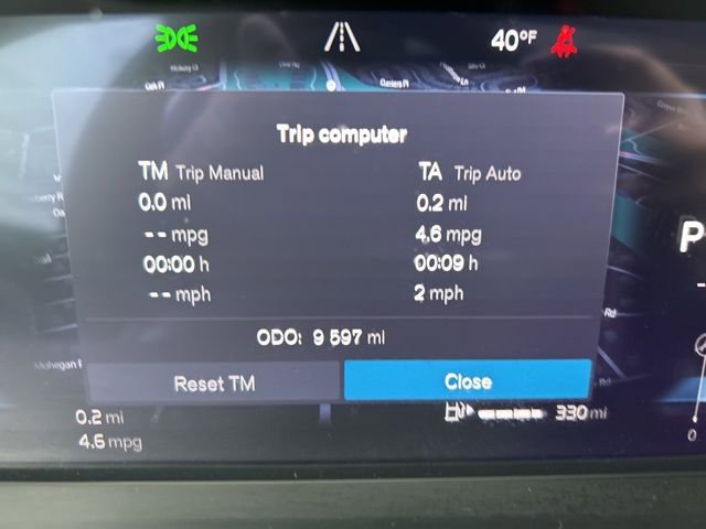 Certified 2025 Volvo XC40 B5 Core image 21