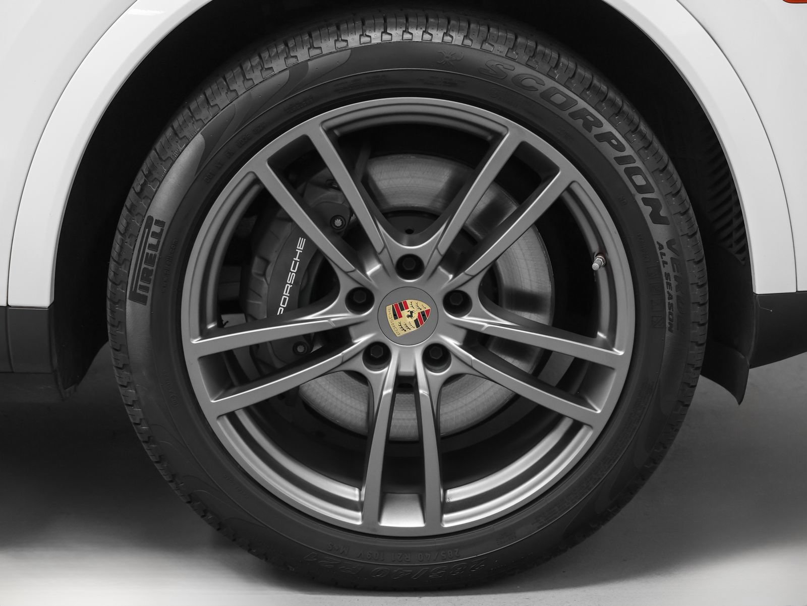 Used 2023 Porsche Cayenne AWD/4WD image 15
