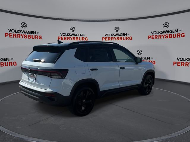 New 2026 Volkswagen Taos SE FWD image 8