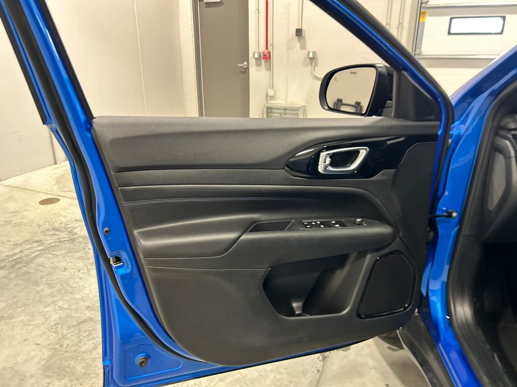 New 2026 Jeep Compass Latitude AWD/4WD image 15