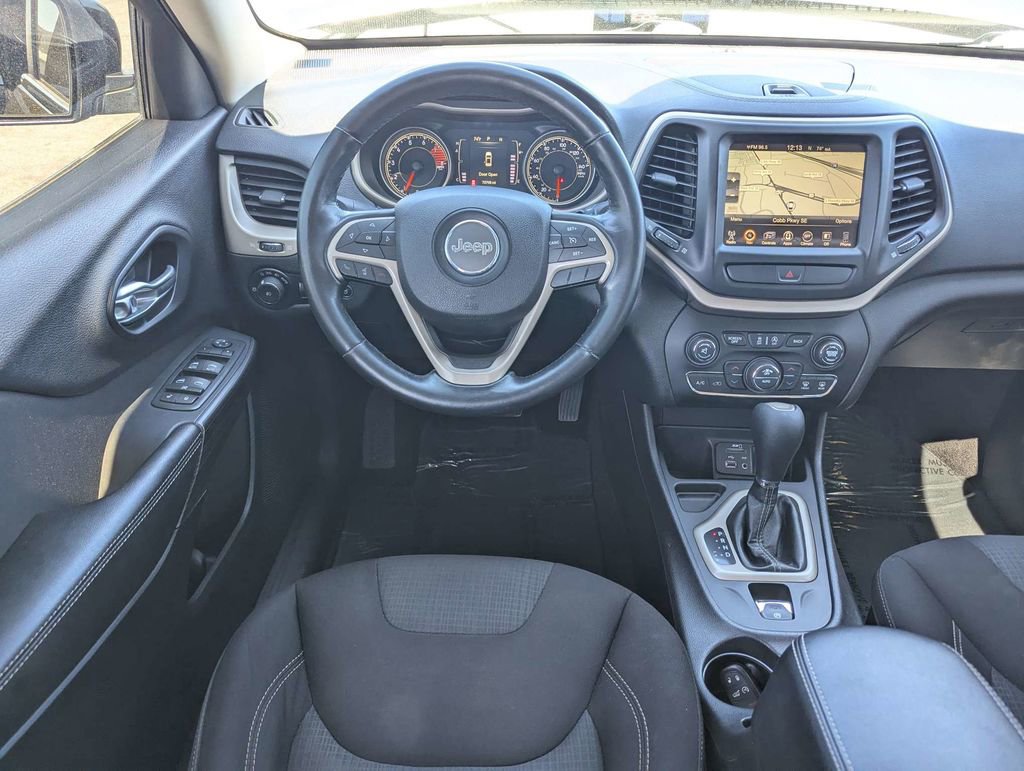 Used 2016 Jeep Cherokee Latitude w/ Comfort/Convenience Group image 16