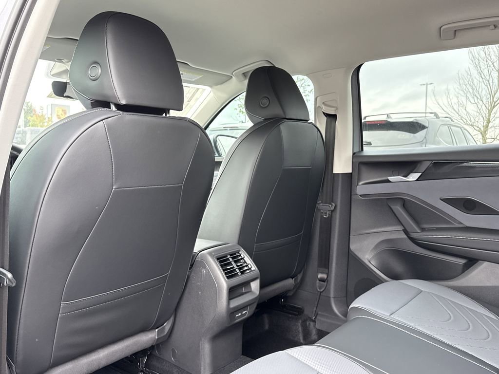 New 2025 Volkswagen Tiguan SE image 13