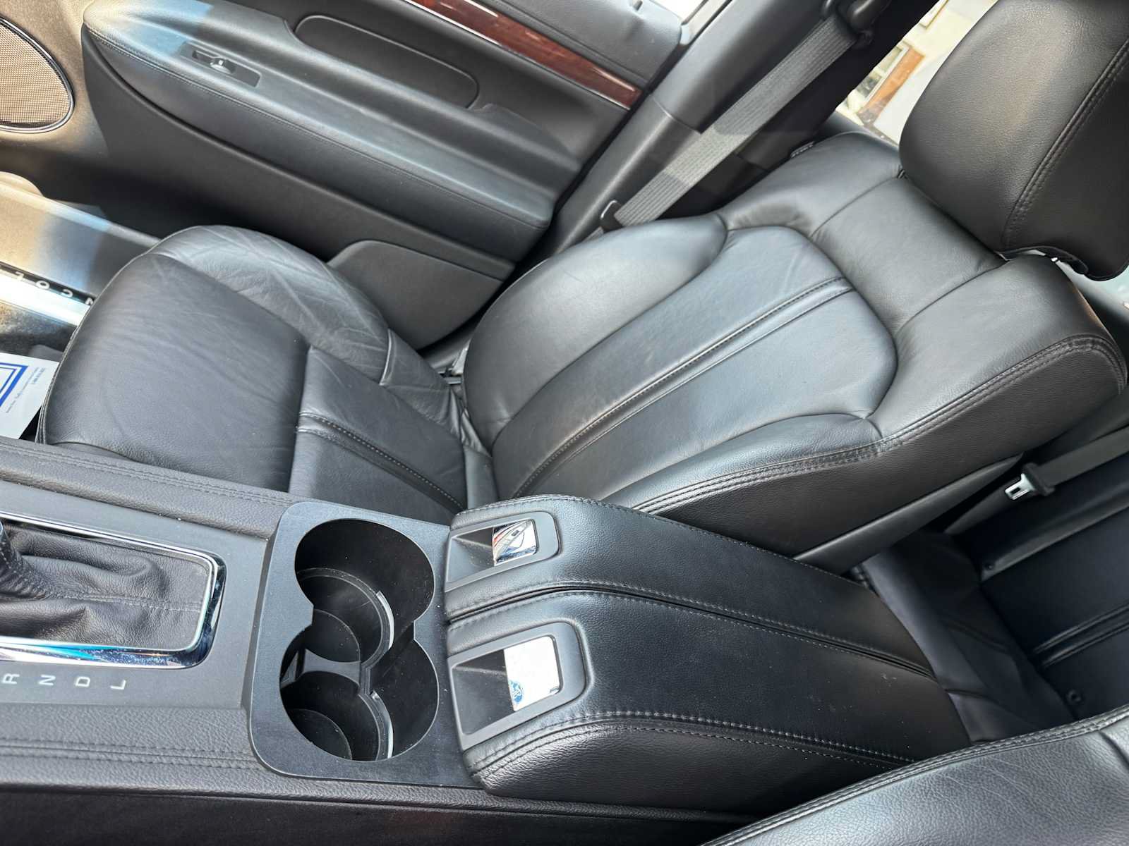 Used 2013 Lincoln MKT AWD image 24