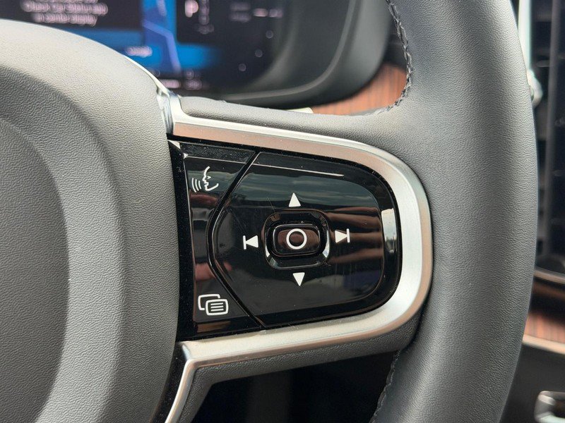 Certified 2024 Volvo XC60 T8 Ultimate AWD/4WD image 18