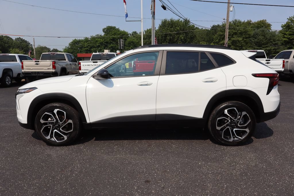 Used 2024 Chevrolet Trax RS w/ Driver Confidence Package FWD image 39