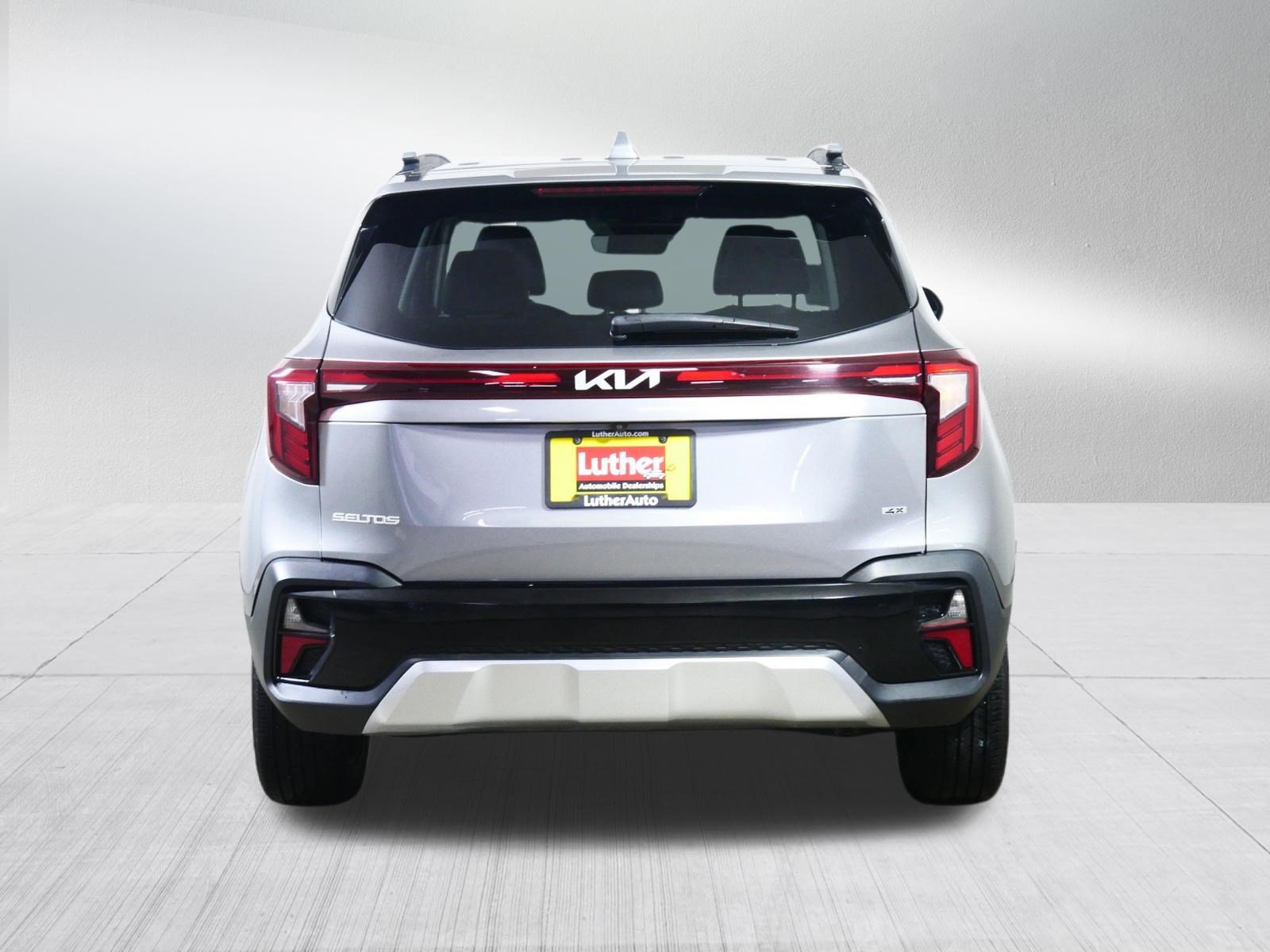 Used 2024 Kia Seltos S AWD/4WD image 6