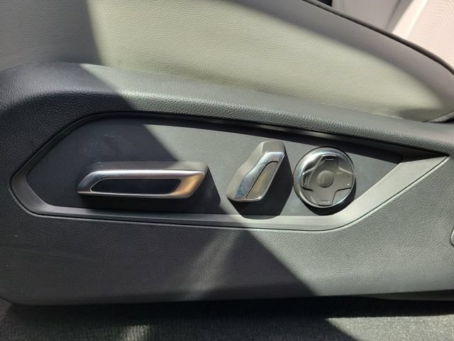 Used 2025 Acura MDX w/ Technology Package FWD image 14