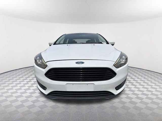 Used 2018 Ford Focus SE w/ SE Appearance Package image 2