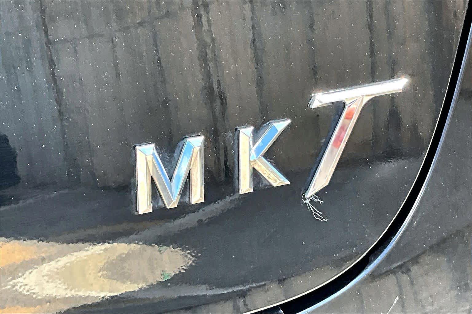 Used 2018 Lincoln MKT AWD image 12