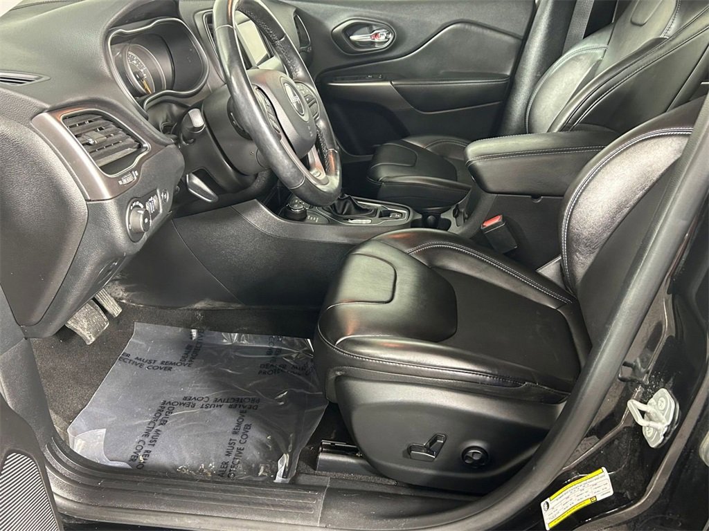 Used 2020 Jeep Cherokee Latitude Plus w/ Comfort/Convenience Group image 10