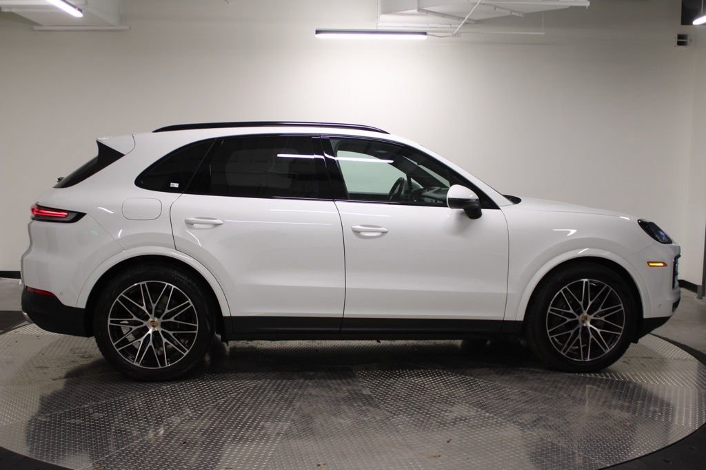 Certified 2025 Porsche Cayenne AWD/4WD image 8