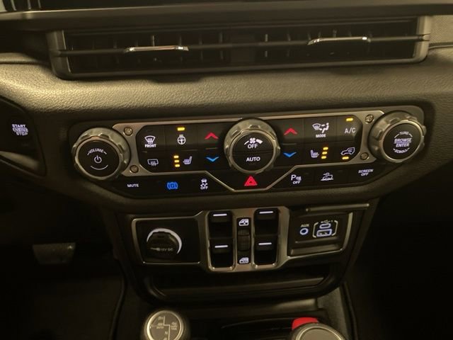 Used 2024 Jeep Wrangler Unlimited w/ Convenience Group AWD/4WD image 15
