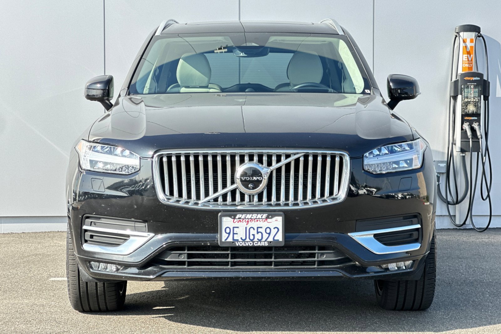 Used 2023 Volvo XC90 B6 Ultimate w/ Lounge Package image 8