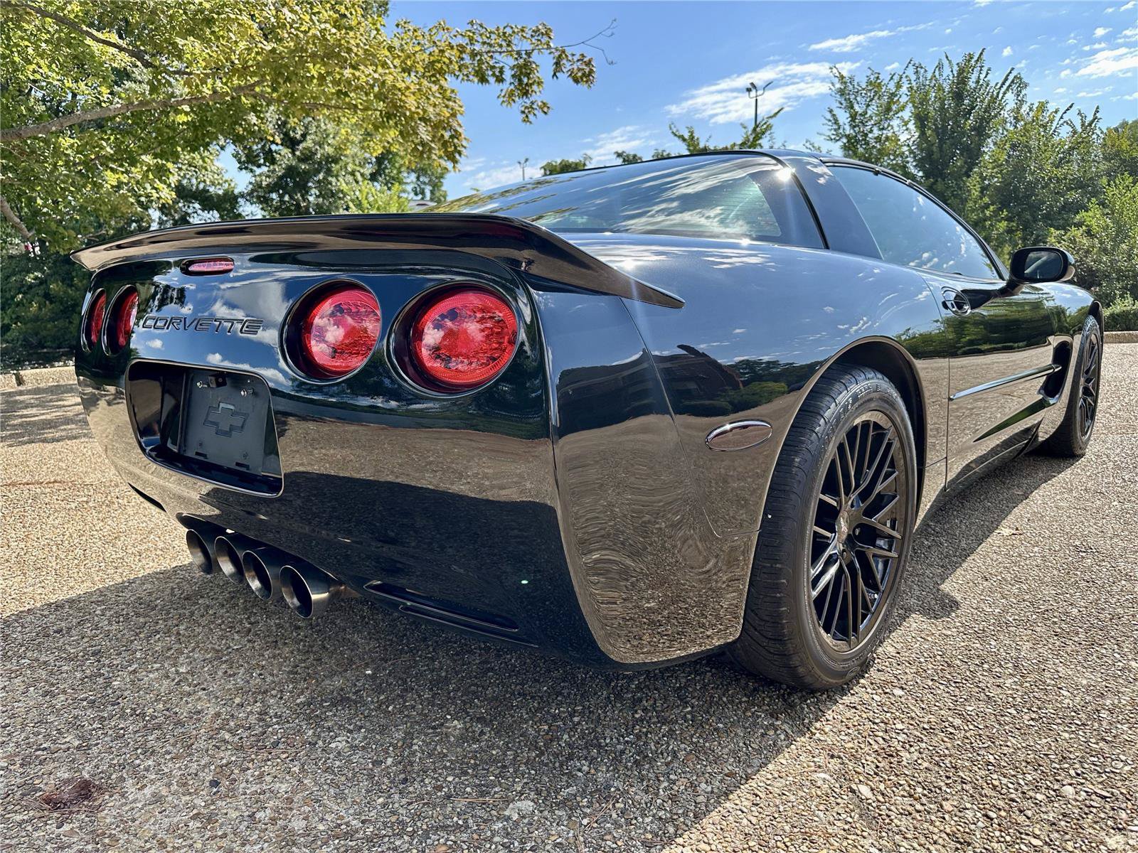 Used 1998 Chevrolet Corvette Coupe w/ Roof Pkg RWD image 3