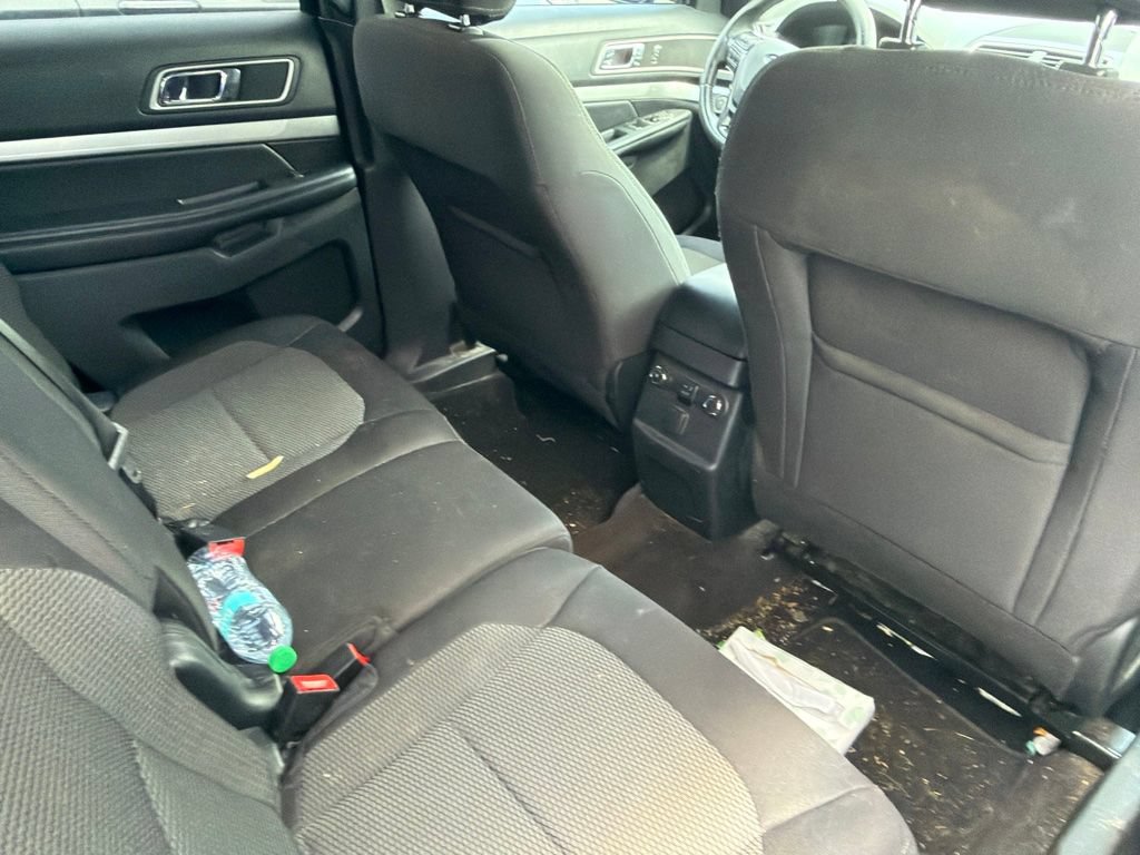 Used 2017 Ford Explorer XLT w/ Equipment Group 201A AWD/4WD image 10