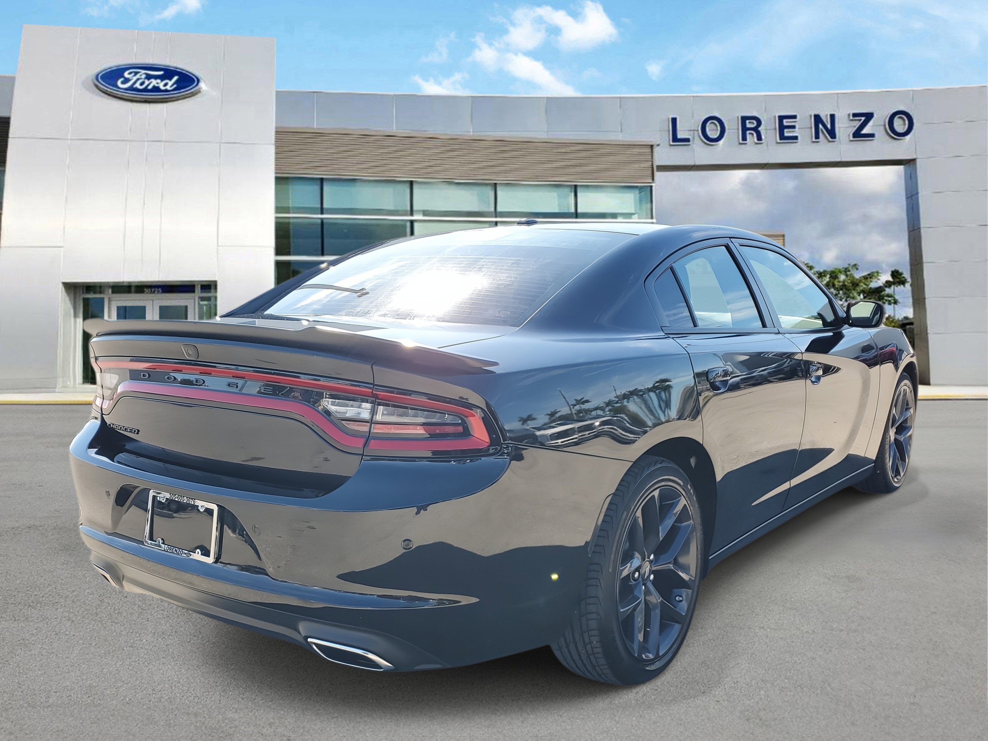 Used 2022 Dodge Charger SXT w/ Blacktop Package image 5