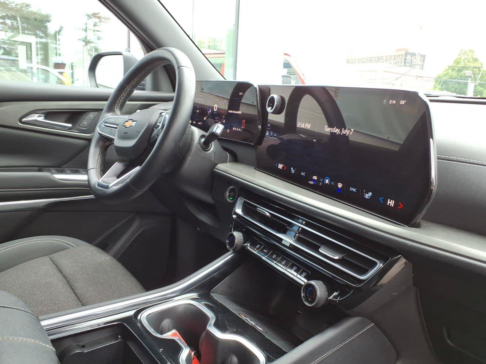 Used 2024 Chevrolet Traverse LT AWD/4WD image 24