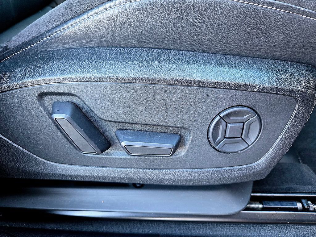 Used 2020 Audi Q3 2.0T Prestige w/ Prestige Package image 26