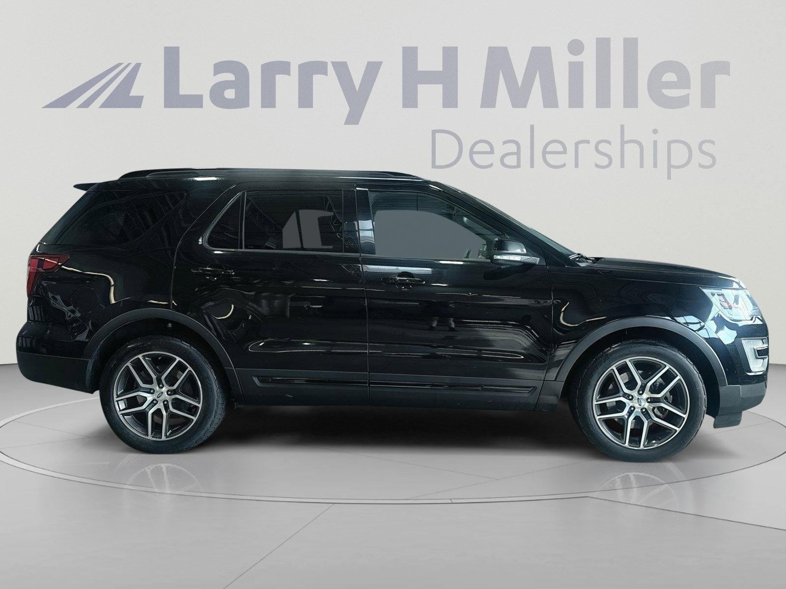Used 2017 Ford Explorer Sport AWD/4WD image 9